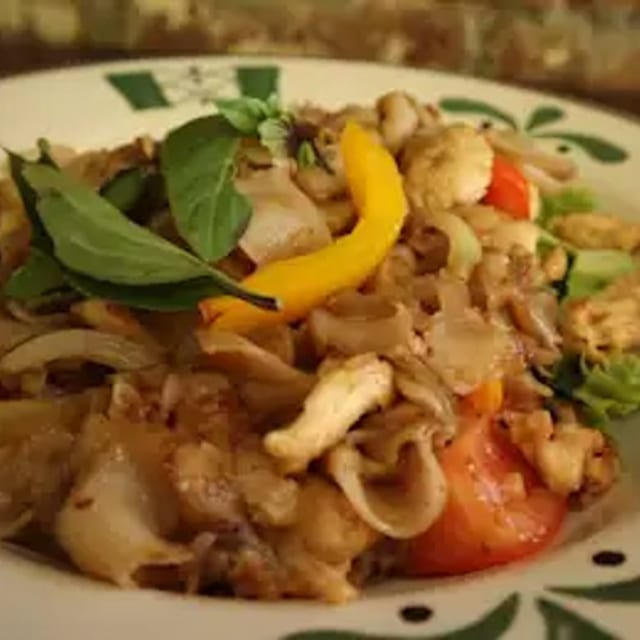 Drunken Noodle ผัดผั ขี้เขี้มา.
