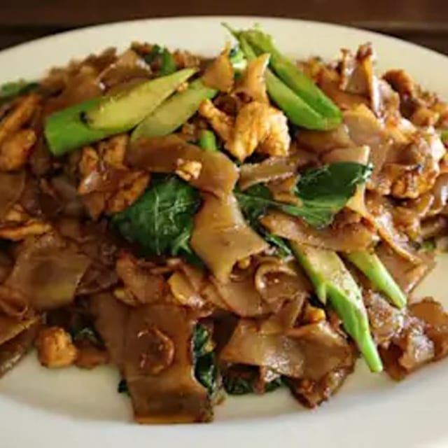 Pad See Ew ผัดผั ซีอิซีว.