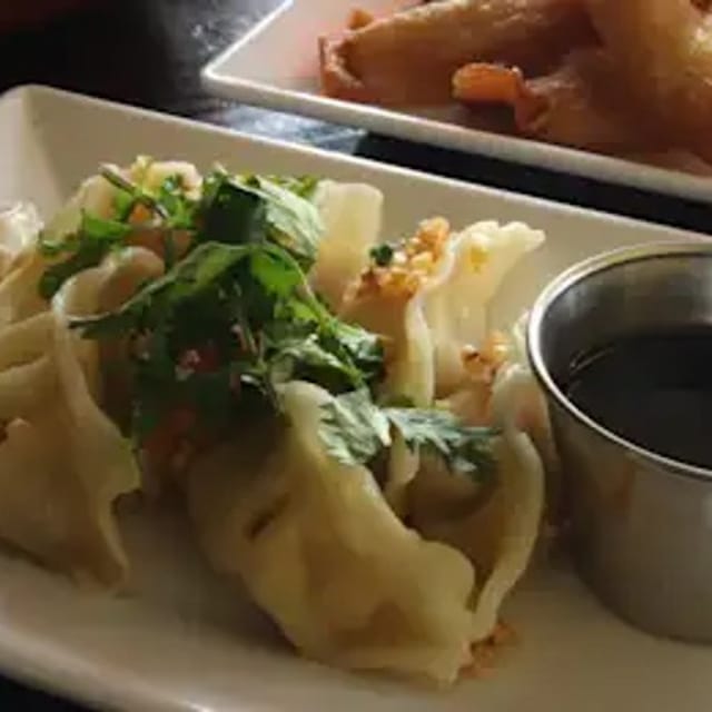 Dumpling เกี๊ย กี๊ วซ่า ซ่ (Chicken or Vegetable).