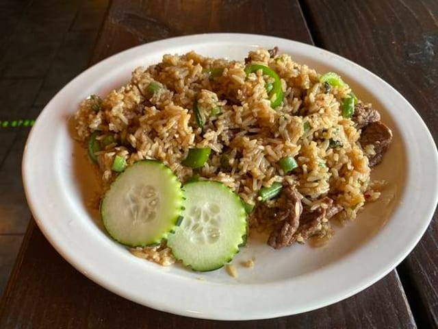 Spicy Basil Fried Rice ขาวผัดผั กระเพรา